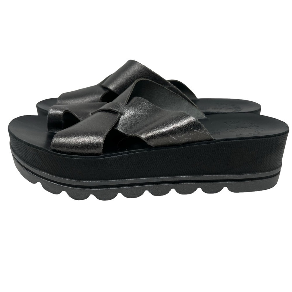 Fantasy Sandals - Picture 3 of 9
